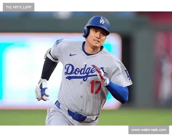 道奇球员大谷翔平获跨队球迷支持，女球迷展示个性毛毯