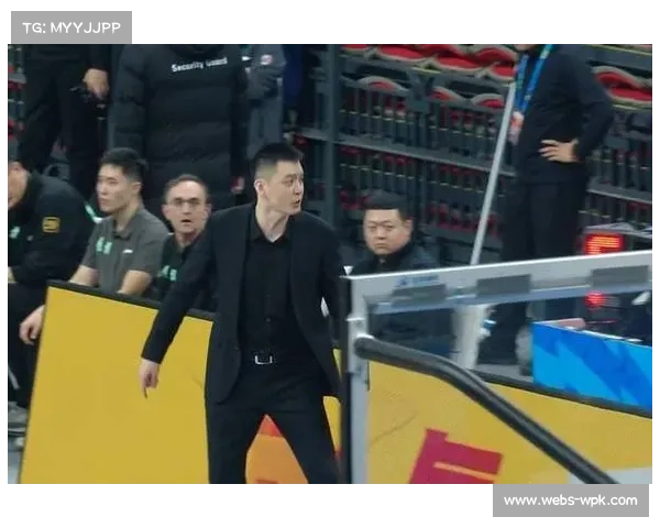辽篮更衣室赛后沉默，杨鸣强调团结应对阵容换血期