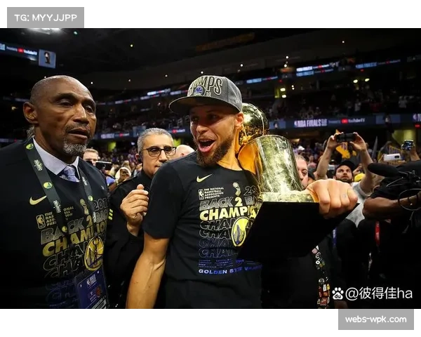 报道：斯蒂芬·库里基金会于夏洛特举办青少年篮球训练营